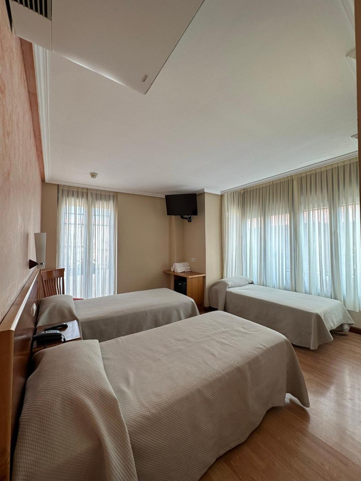 Hostal Restaurante Boccalino León Zewnętrze zdjęcie