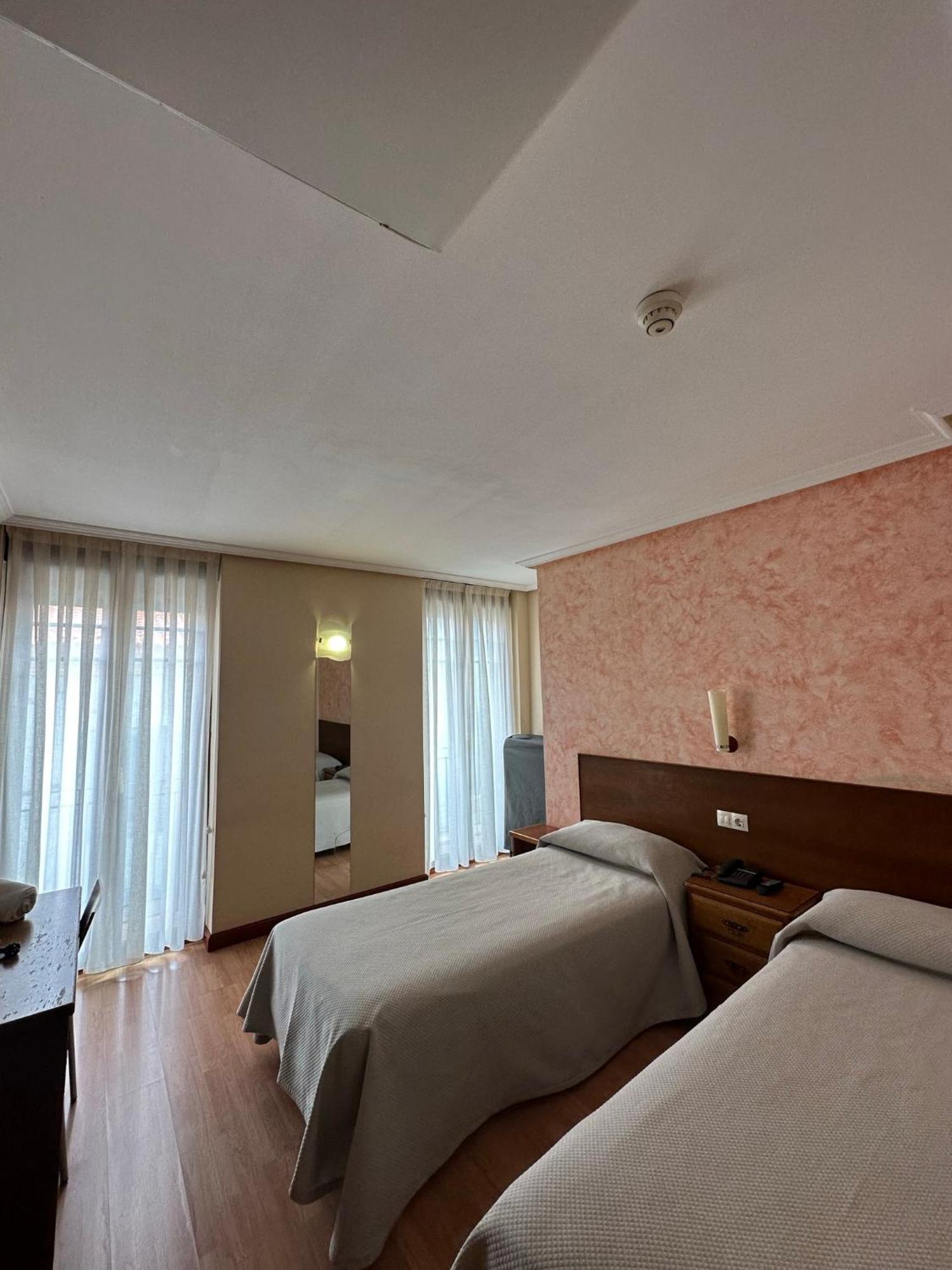Hostal Restaurante Boccalino León Zewnętrze zdjęcie