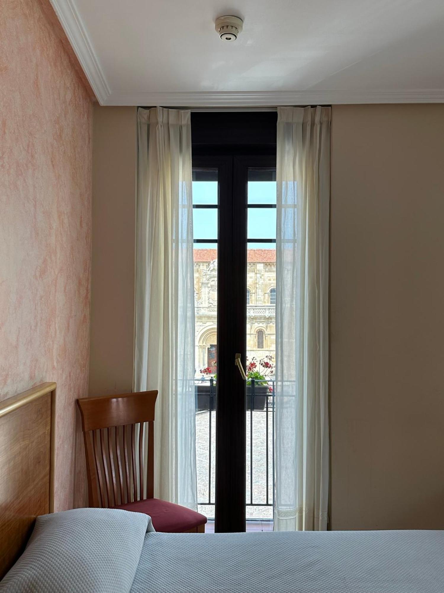 Hostal Restaurante Boccalino León Zewnętrze zdjęcie