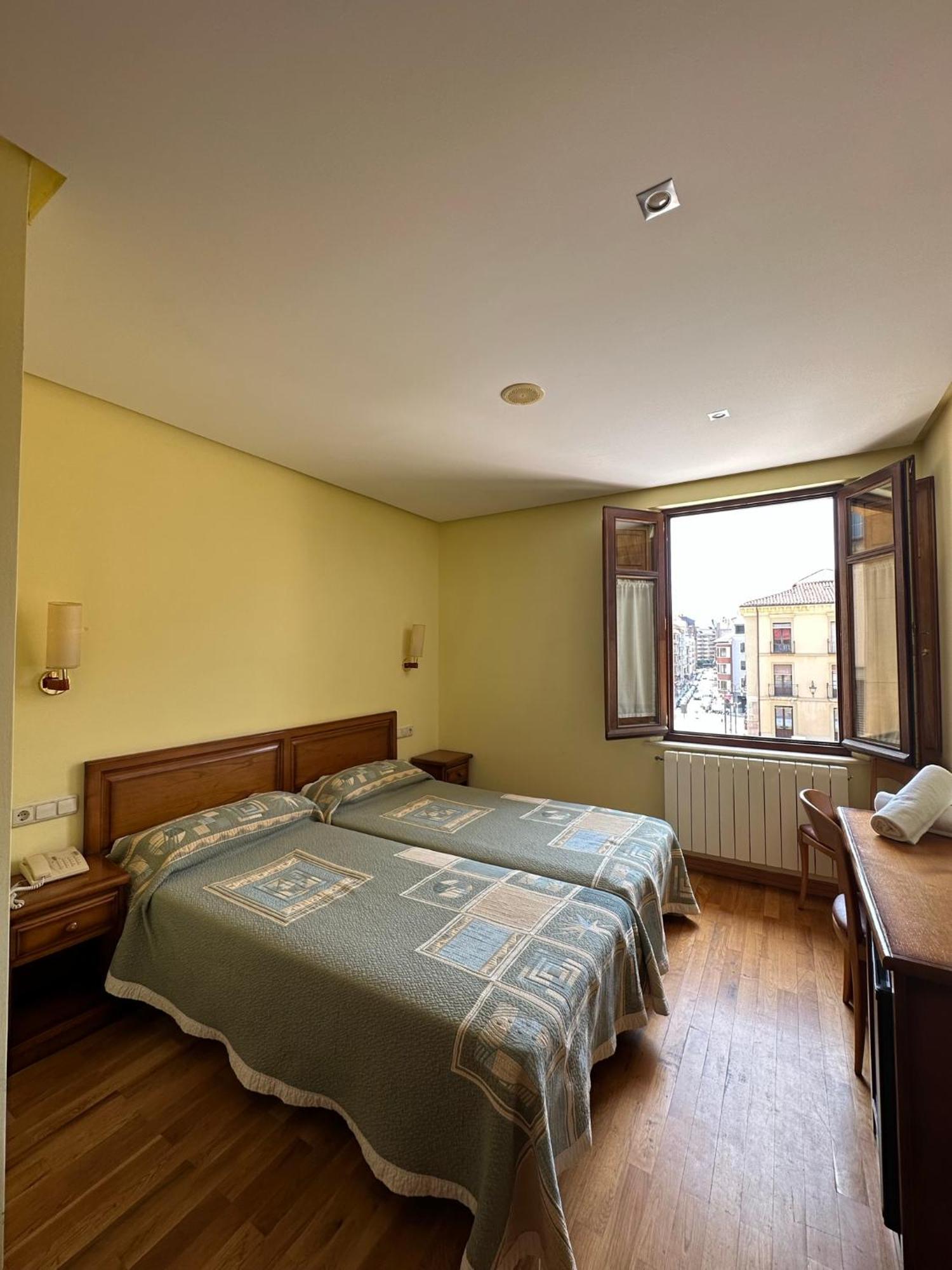 Hostal Restaurante Boccalino León Zewnętrze zdjęcie