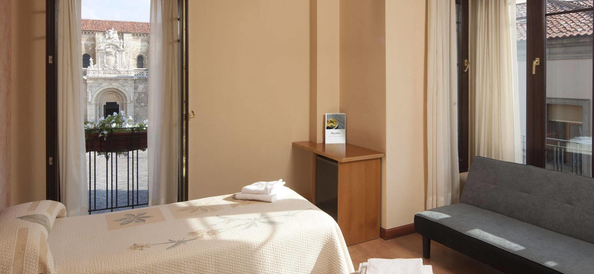 Hostal Restaurante Boccalino León Zewnętrze zdjęcie
